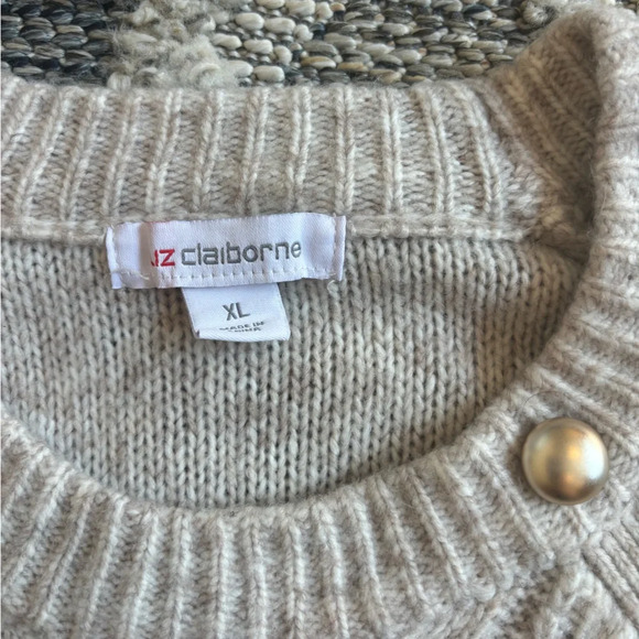 Liz Claiborne Knitted Cable Knit Sweater With Button Details Size XL NWT - Picture 3 of 3
